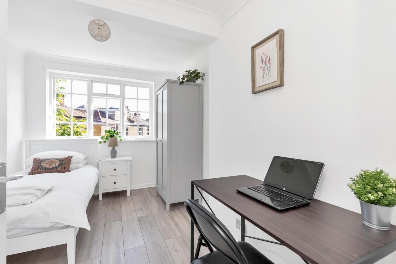 Modern Two Bedroom Apartment With Free Parking! Λονδίνο Εξωτερικό φωτογραφία