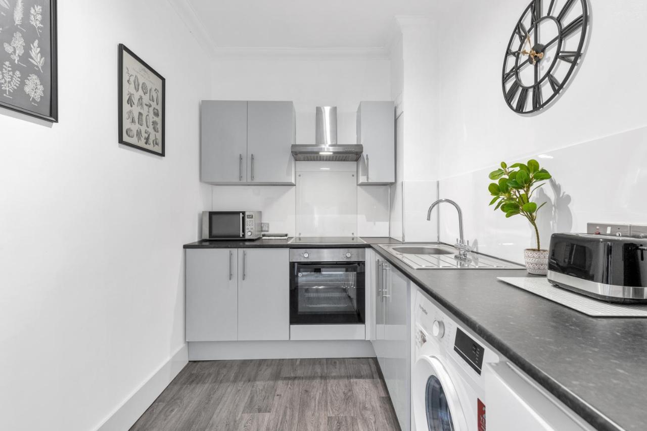 Modern Two Bedroom Apartment With Free Parking! Λονδίνο Εξωτερικό φωτογραφία