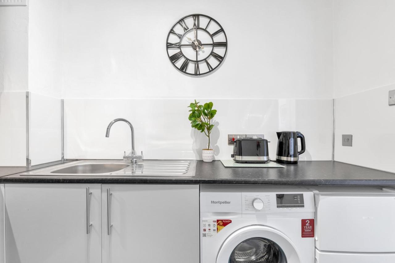 Modern Two Bedroom Apartment With Free Parking! Λονδίνο Εξωτερικό φωτογραφία