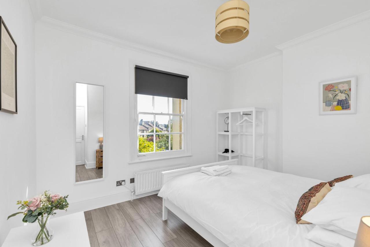 Modern Two Bedroom Apartment With Free Parking! Λονδίνο Εξωτερικό φωτογραφία