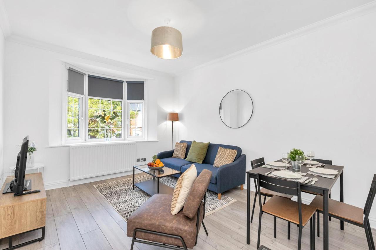 Modern Two Bedroom Apartment With Free Parking! Λονδίνο Εξωτερικό φωτογραφία