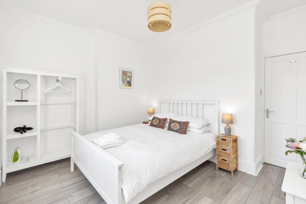 Modern Two Bedroom Apartment With Free Parking! Λονδίνο Εξωτερικό φωτογραφία
