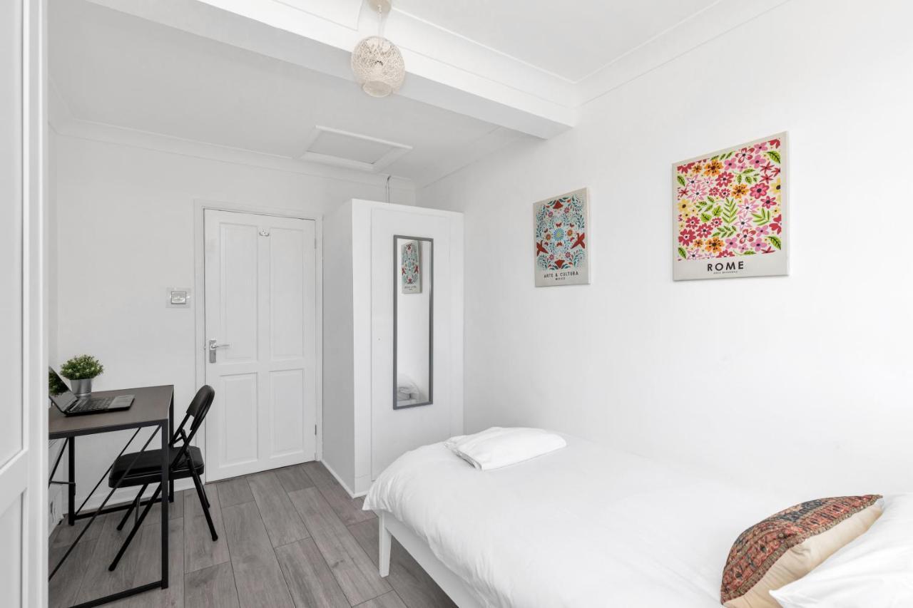 Modern Two Bedroom Apartment With Free Parking! Λονδίνο Εξωτερικό φωτογραφία